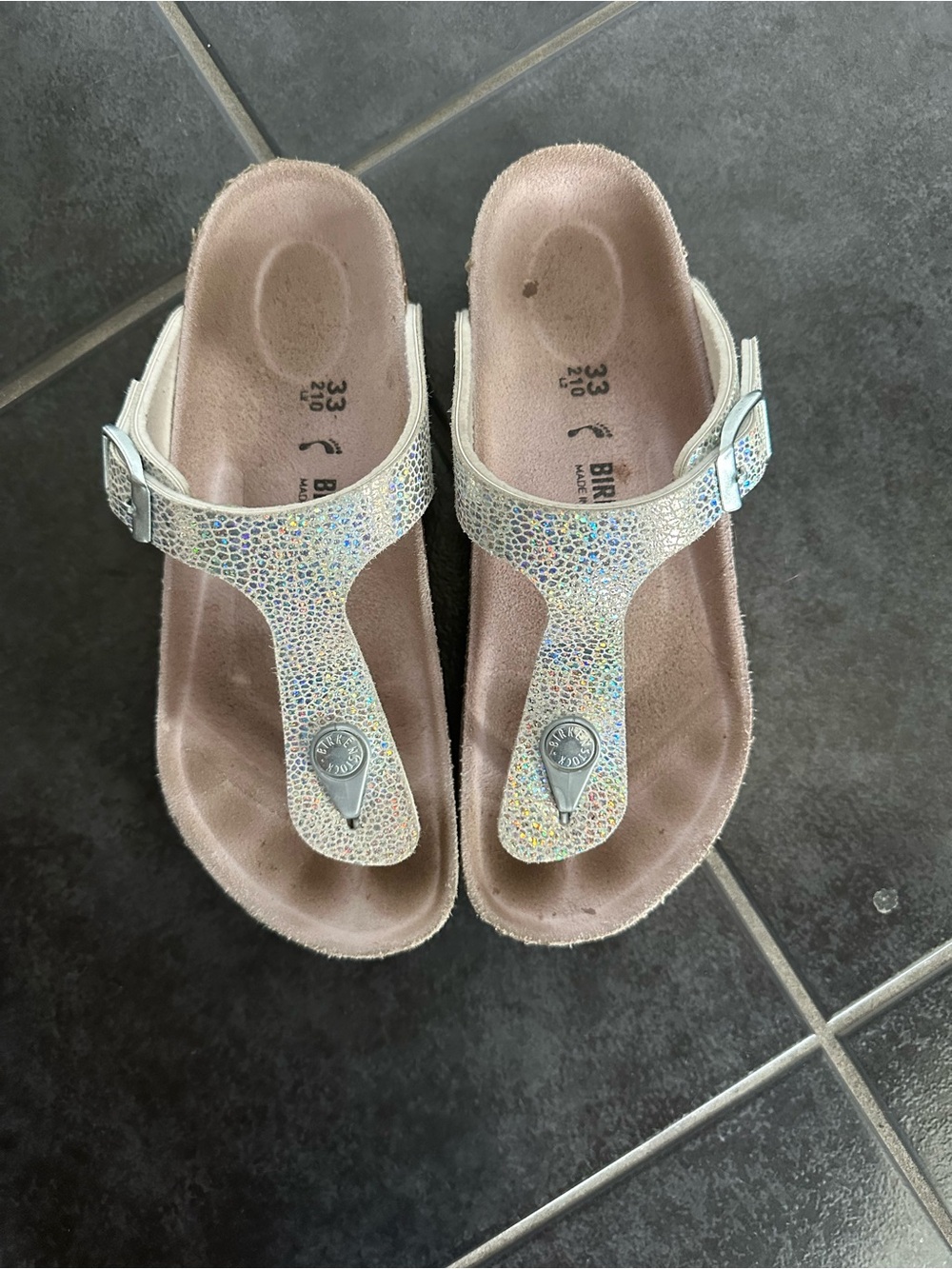 Birkenstock girl’s  Iridescent Silver Huarache-Style Sandal size EU 33